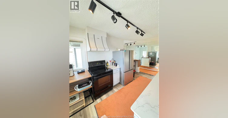 2437 Riverside Drive West, Windsor, ON, N9B 1B2 - 6