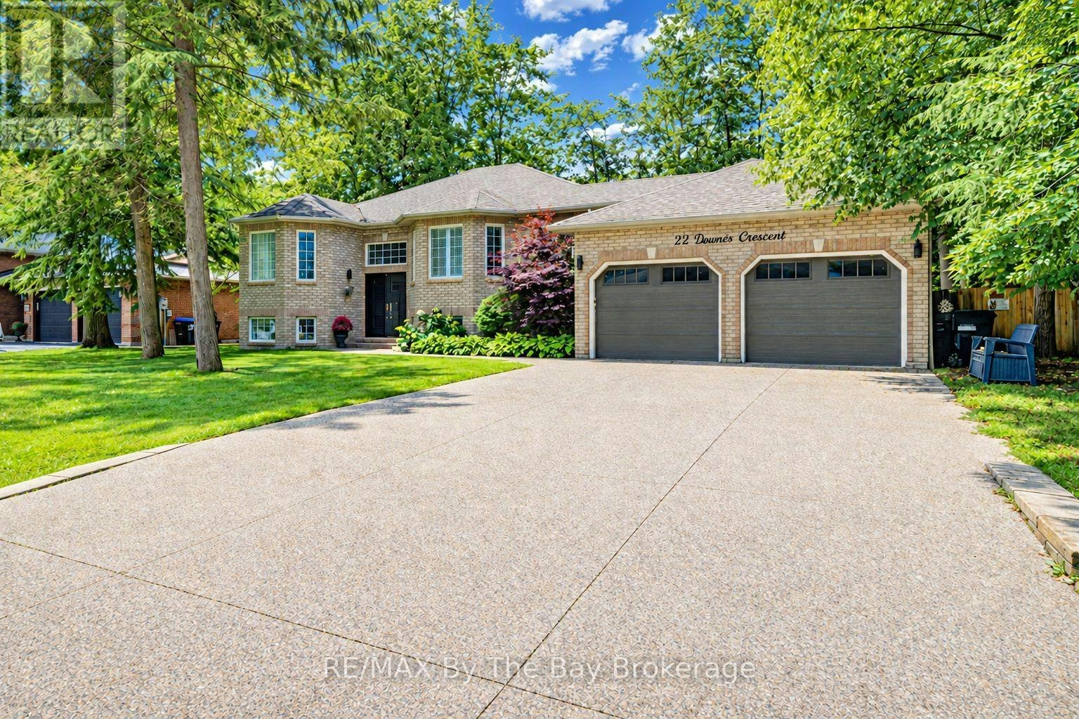 22 Downer Crescent, Wasaga Beach, ON, L9Z 1C2
