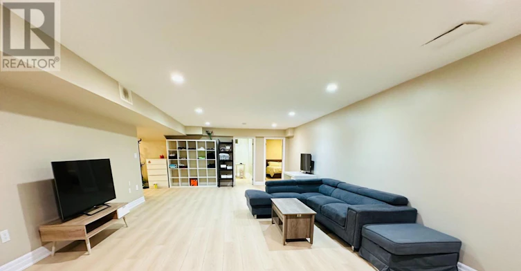 118 Fairglen Avenue, Toronto, ON, M1W 1A7 - 11
