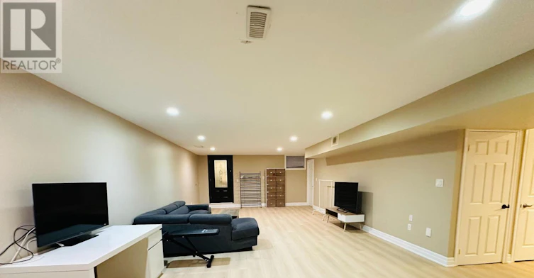 118 Fairglen Avenue, Toronto, ON, M1W 1A7 - 8