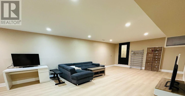 118 Fairglen Avenue, Toronto, ON, M1W 1A7 - 4