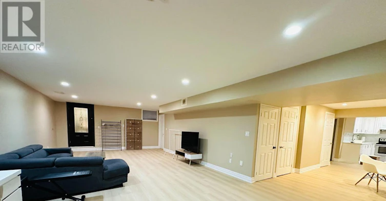118 Fairglen Avenue, Toronto, ON, M1W 1A7 - 3
