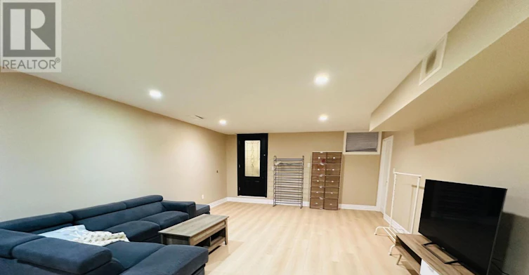 118 Fairglen Avenue, Toronto, ON, M1W 1A7 - 6
