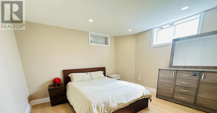 118 Fairglen Avenue, Toronto, ON, M1W 1A7 - 18