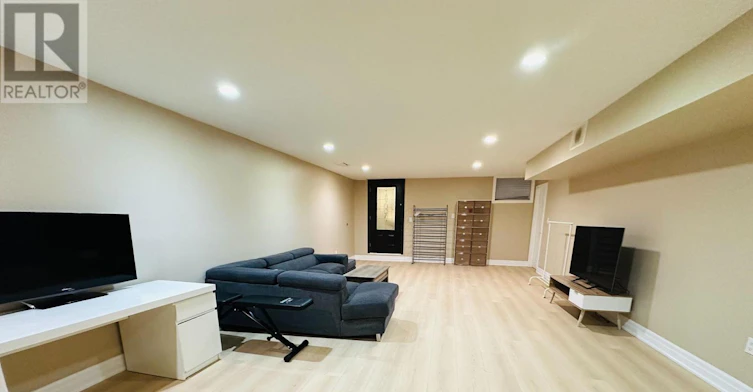 118 Fairglen Avenue, Toronto, ON, M1W 1A7 - 5