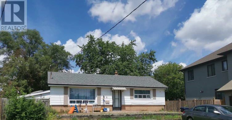 6 Cross Hill Road, Toronto, ON, M1T 3E4