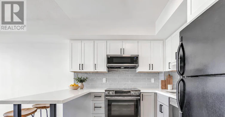 706-4 Elsinore Path, Toronto, ON, M8V 4G7