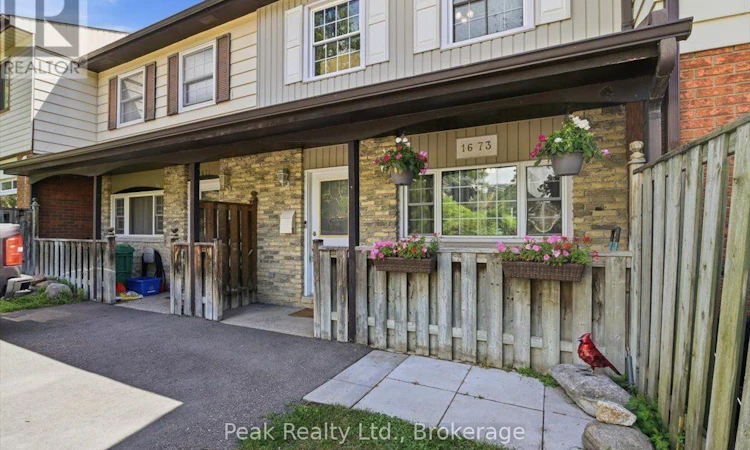 1673 Applewood Crescent