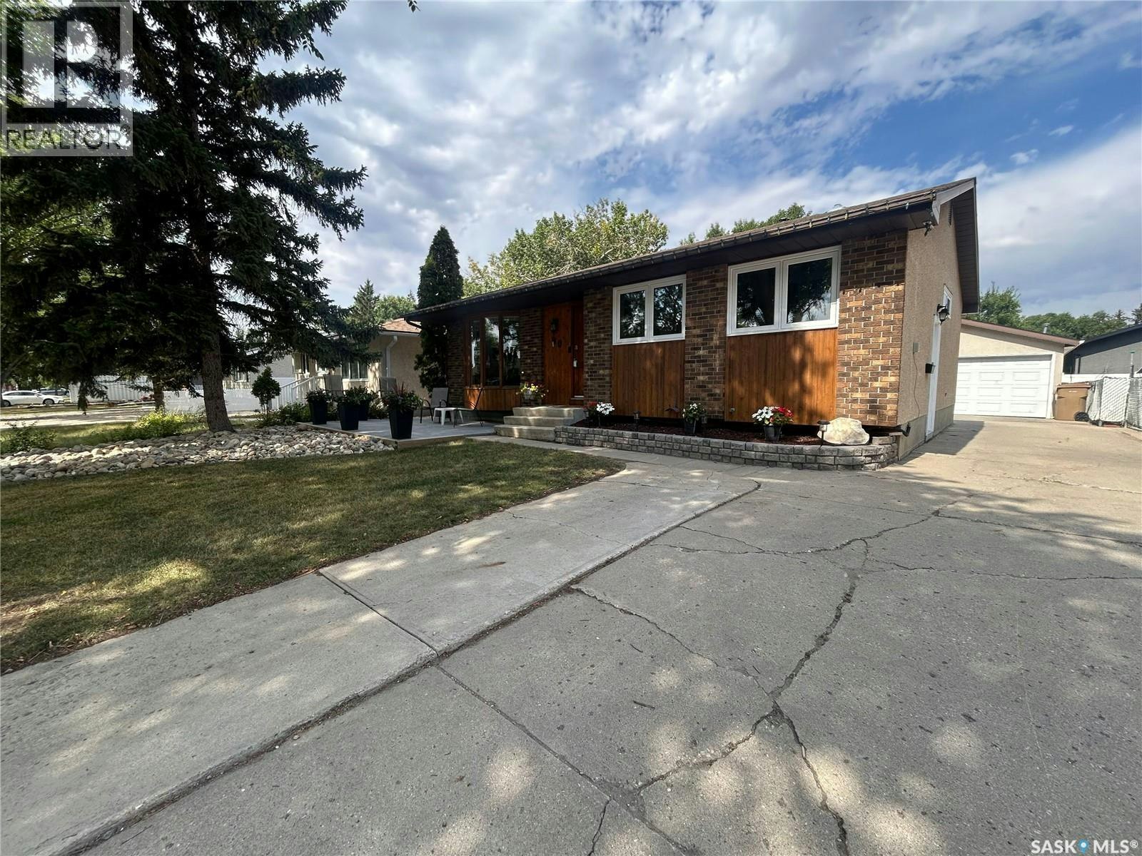 90 Walden Crescent, Regina, SK, S4N 1L3
