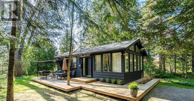 1 Sundown Road, Tiny, ON, L0L 2J0