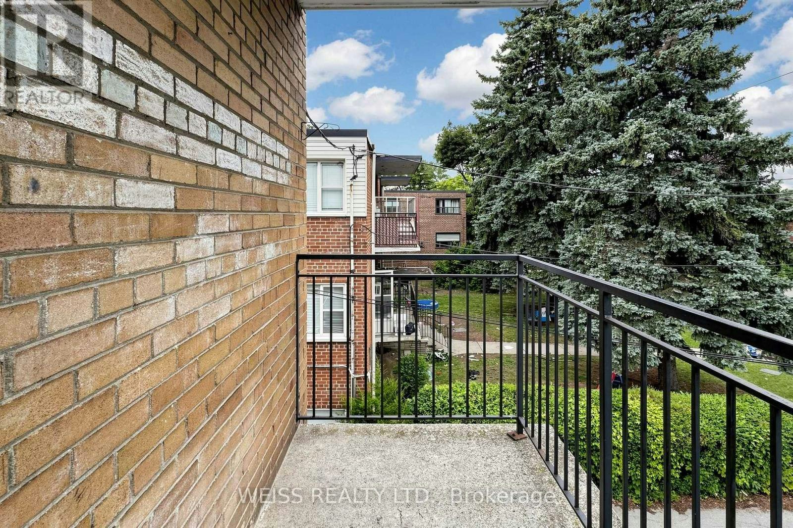 4-17 Fraserwood Avenue, Toronto, ON, M6B 2N3 - 32