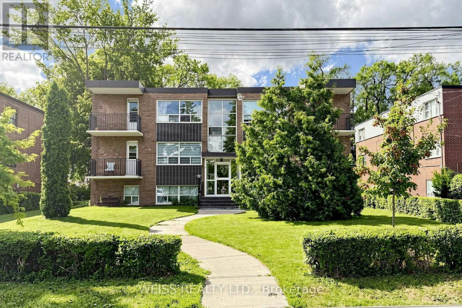 4-17 Fraserwood Avenue, Toronto, ON, M6B 2N3