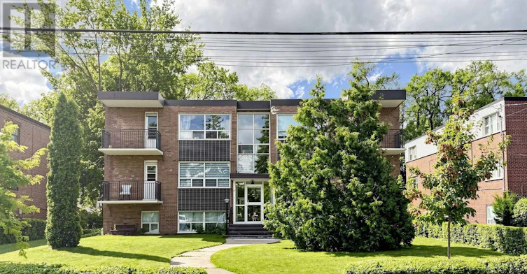 4-17 Fraserwood Avenue, Toronto, ON, M6B 2N3