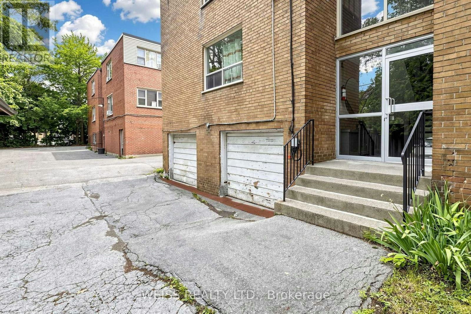 4-17 Fraserwood Avenue, Toronto, ON, M6B 2N3 - 35