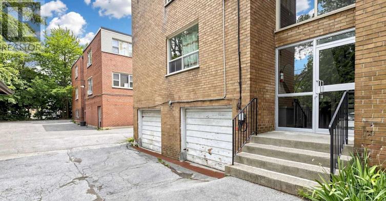 4-17 Fraserwood Avenue, Toronto, ON, M6B 2N3 - 35