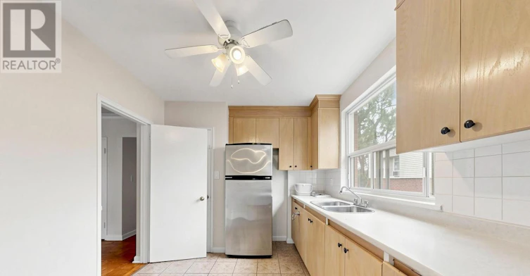 4-17 Fraserwood Avenue, Toronto, ON, M6B 2N3 - 13