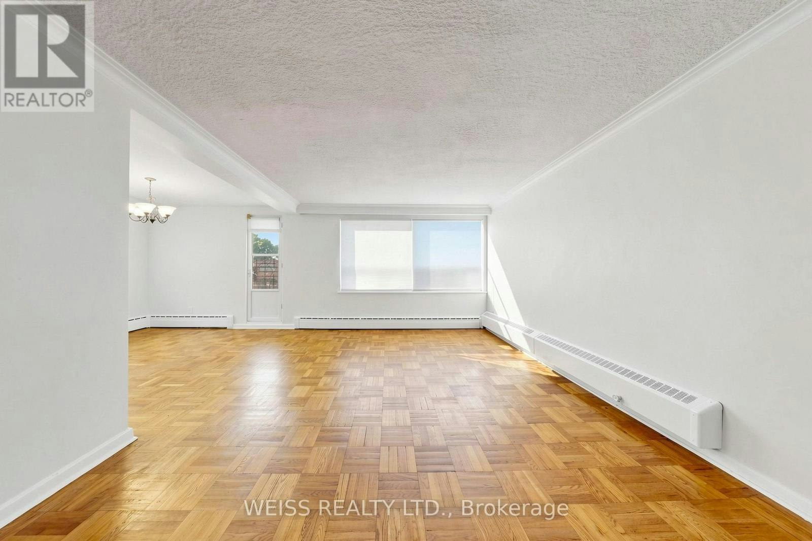 4-17 Fraserwood Avenue, Toronto, ON, M6B 2N3 - 4