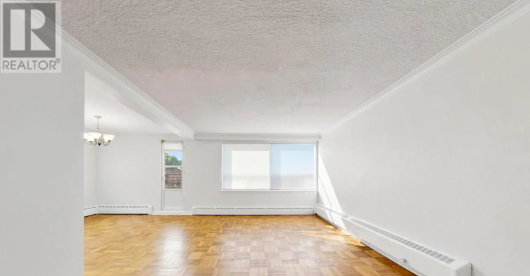 4-17 Fraserwood Avenue, Toronto, ON, M6B 2N3 - 4