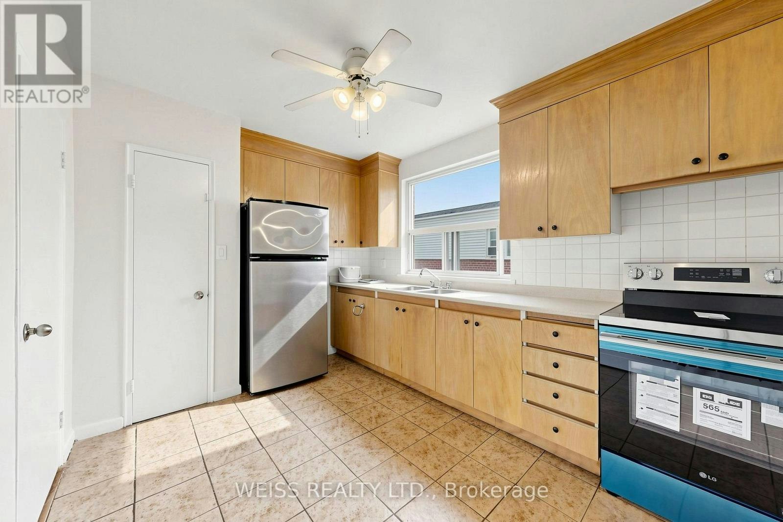 4-17 Fraserwood Avenue, Toronto, ON, M6B 2N3 - 12