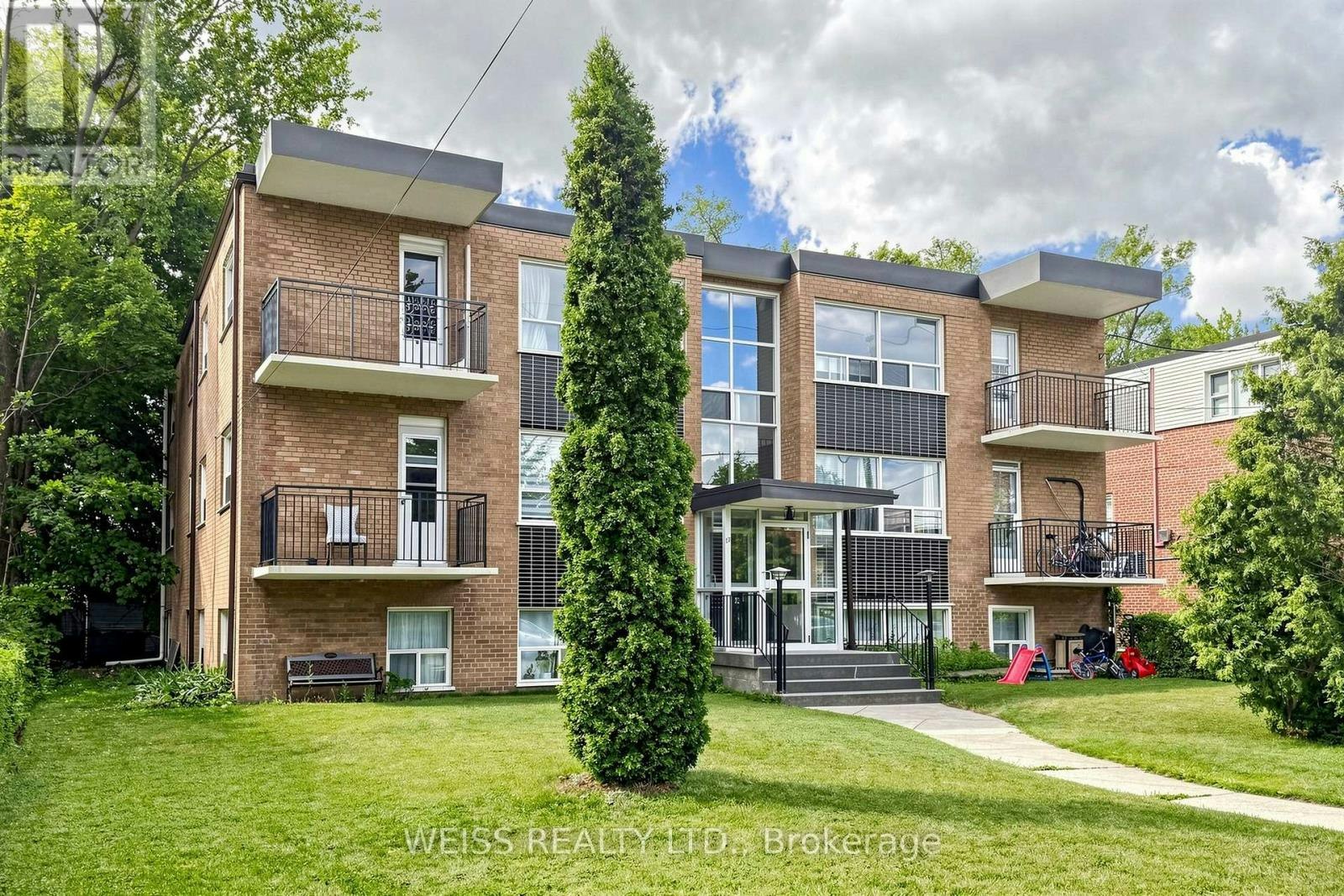 4-17 Fraserwood Avenue, Toronto, ON, M6B 2N3 - 2