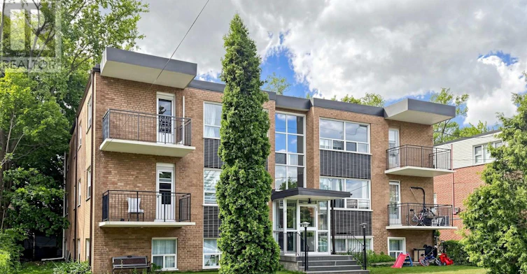 4-17 Fraserwood Avenue, Toronto, ON, M6B 2N3 - 2