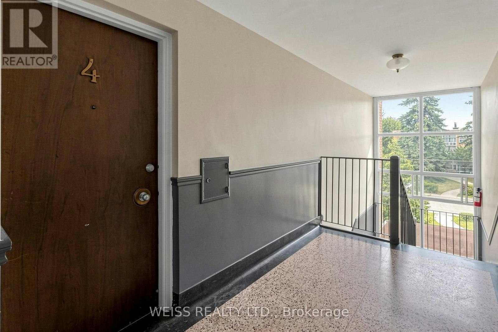 4-17 Fraserwood Avenue, Toronto, ON, M6B 2N3 - 3