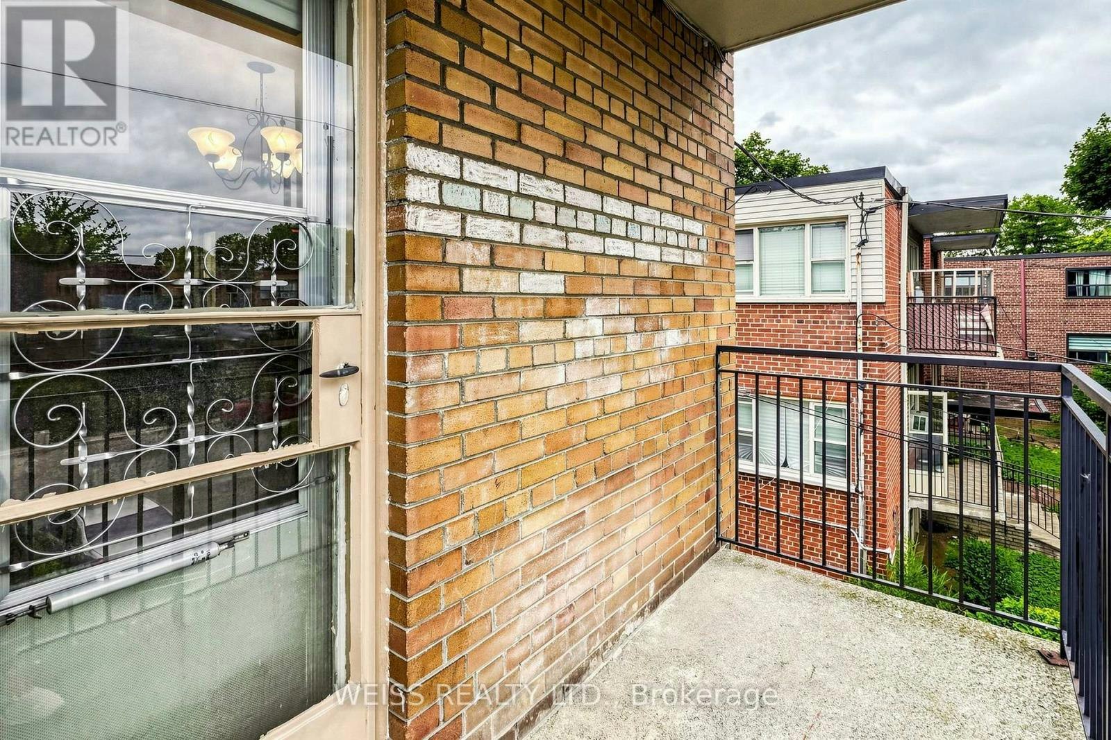 4-17 Fraserwood Avenue, Toronto, ON, M6B 2N3 - 31