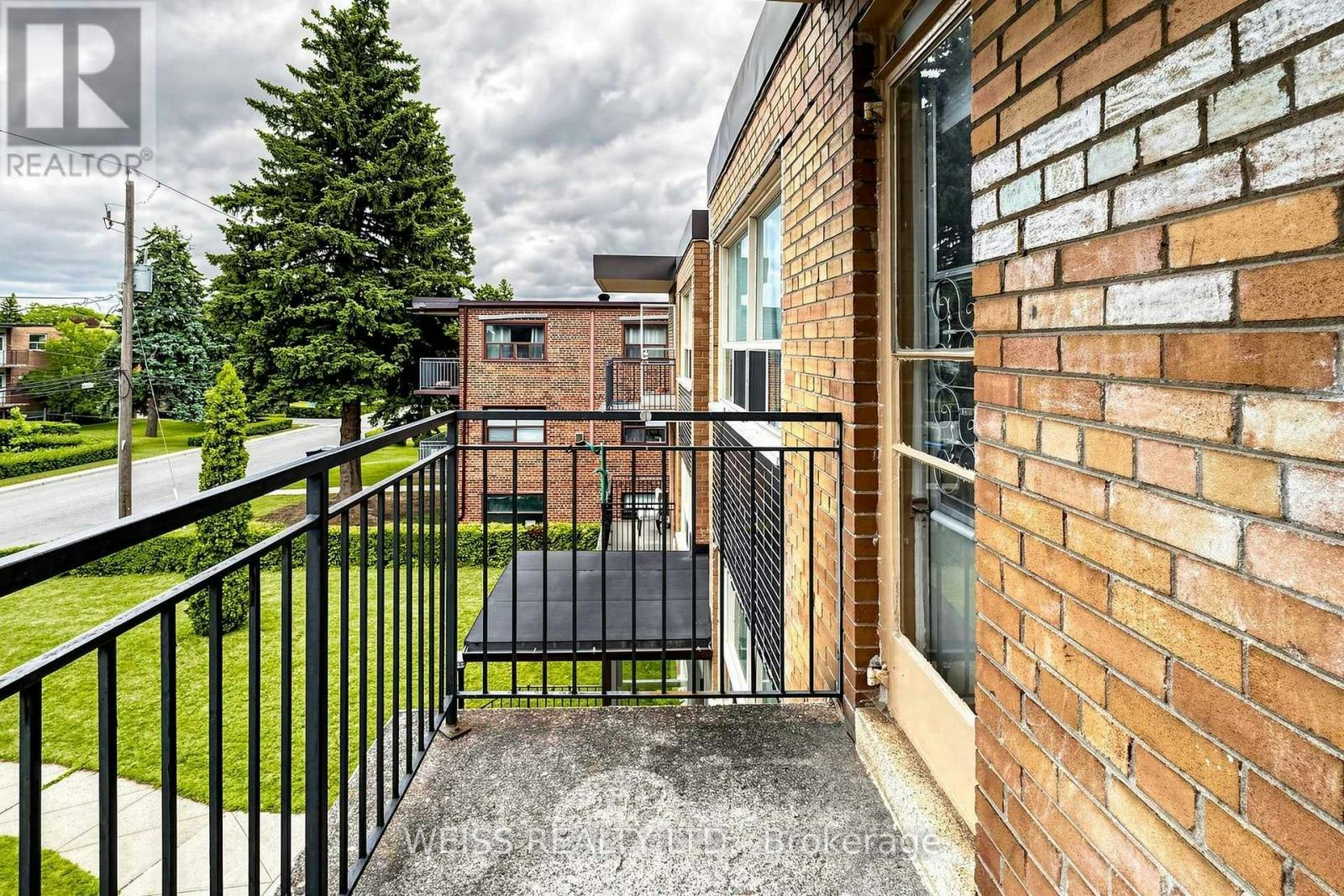 4-17 Fraserwood Avenue, Toronto, ON, M6B 2N3 - 33