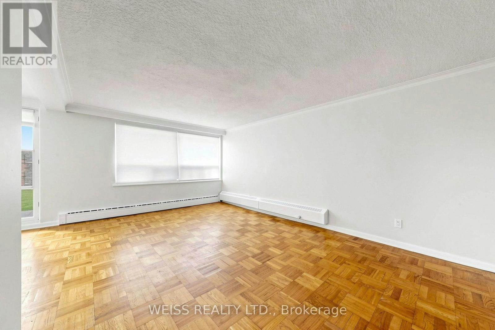 4-17 Fraserwood Avenue, Toronto, ON, M6B 2N3 - 6