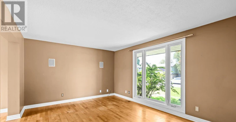 1631 Charbonneau Street, Ottawa, ON, K1E 2J6 - 7