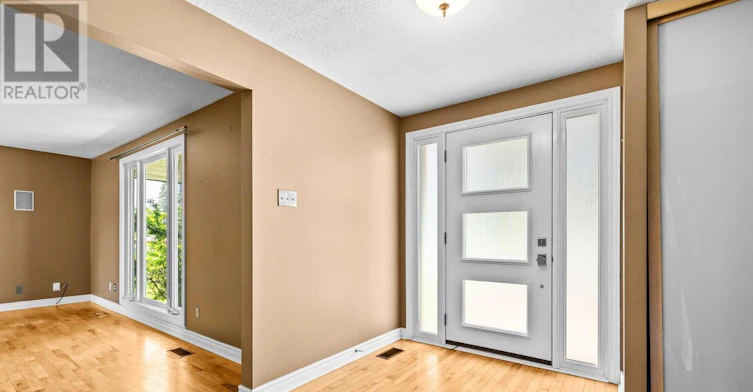 1631 Charbonneau Street, Ottawa, ON, K1E 2J6 - 4