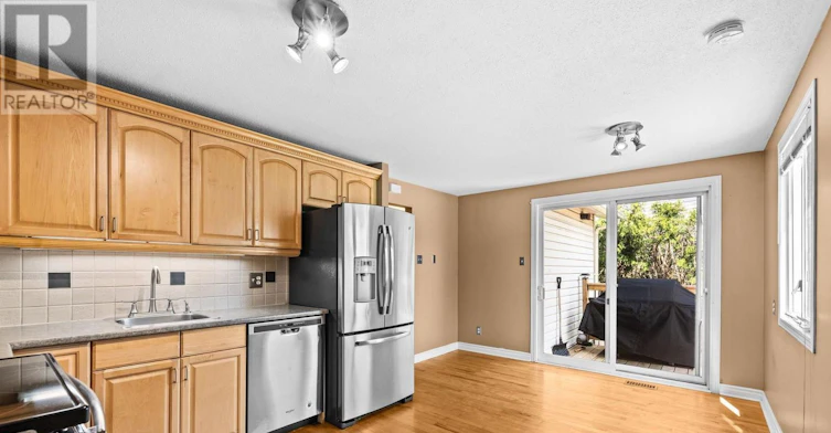 1631 Charbonneau Street, Ottawa, ON, K1E 2J6 - 16