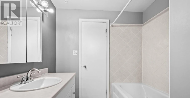 1631 Charbonneau Street, Ottawa, ON, K1E 2J6 - 24