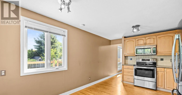 1631 Charbonneau Street, Ottawa, ON, K1E 2J6 - 14