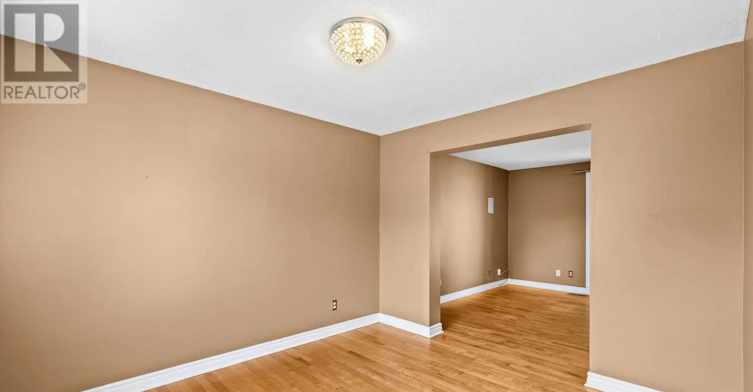 1631 Charbonneau Street, Ottawa, ON, K1E 2J6 - 12