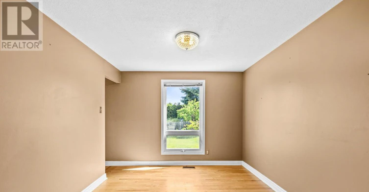 1631 Charbonneau Street, Ottawa, ON, K1E 2J6 - 10