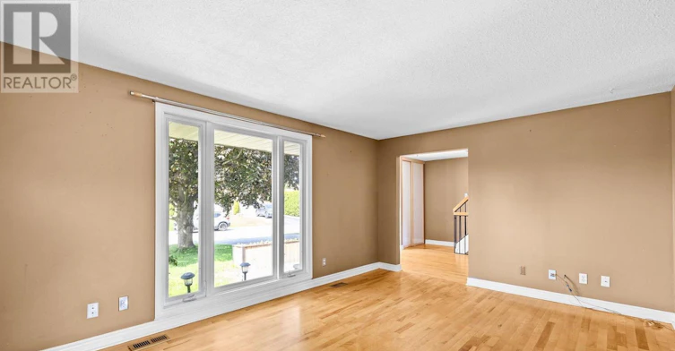 1631 Charbonneau Street, Ottawa, ON, K1E 2J6 - 8