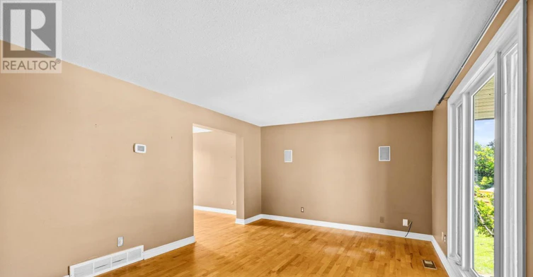 1631 Charbonneau Street, Ottawa, ON, K1E 2J6 - 6