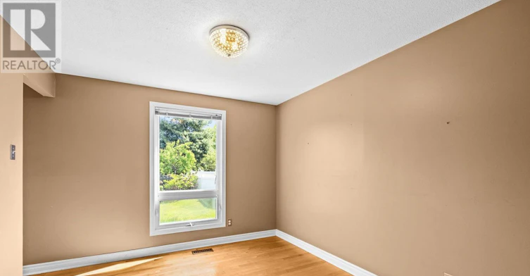 1631 Charbonneau Street, Ottawa, ON, K1E 2J6 - 11