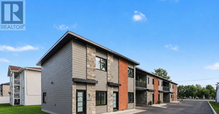 5-1089 Notre Dame Street, Russell, ON, K0A 1W0