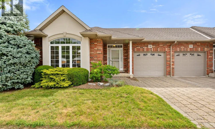 15 Oakgrove Lane