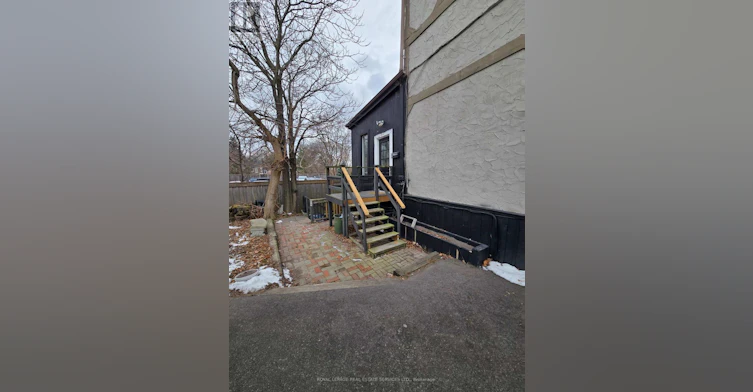 A2-34 Plains Road W, Burlington, ON, L7T 1E9