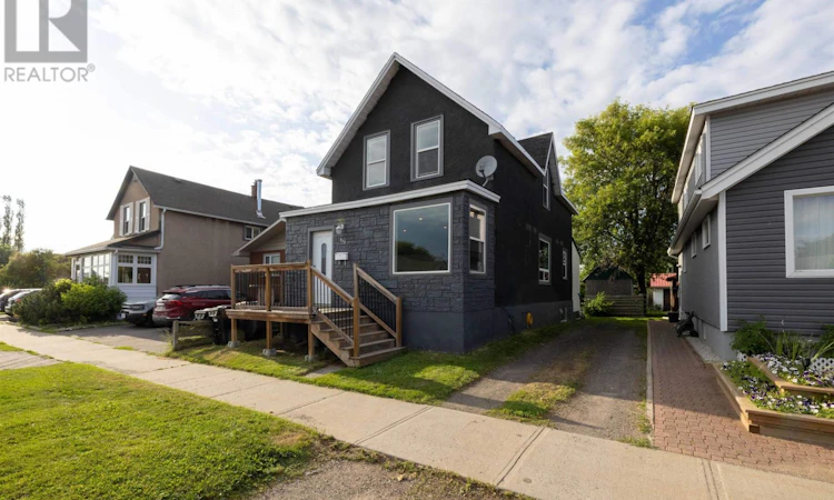 513 Christina Street E