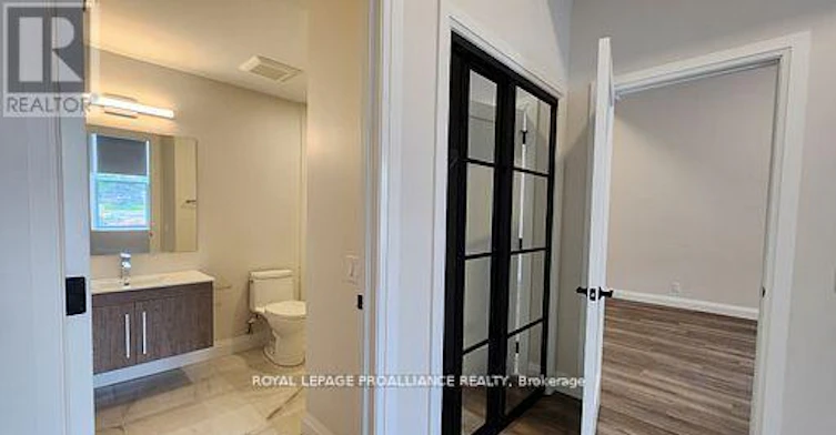 4-261 Front Street, Belleville, ON, K8N 2Z6 - 20