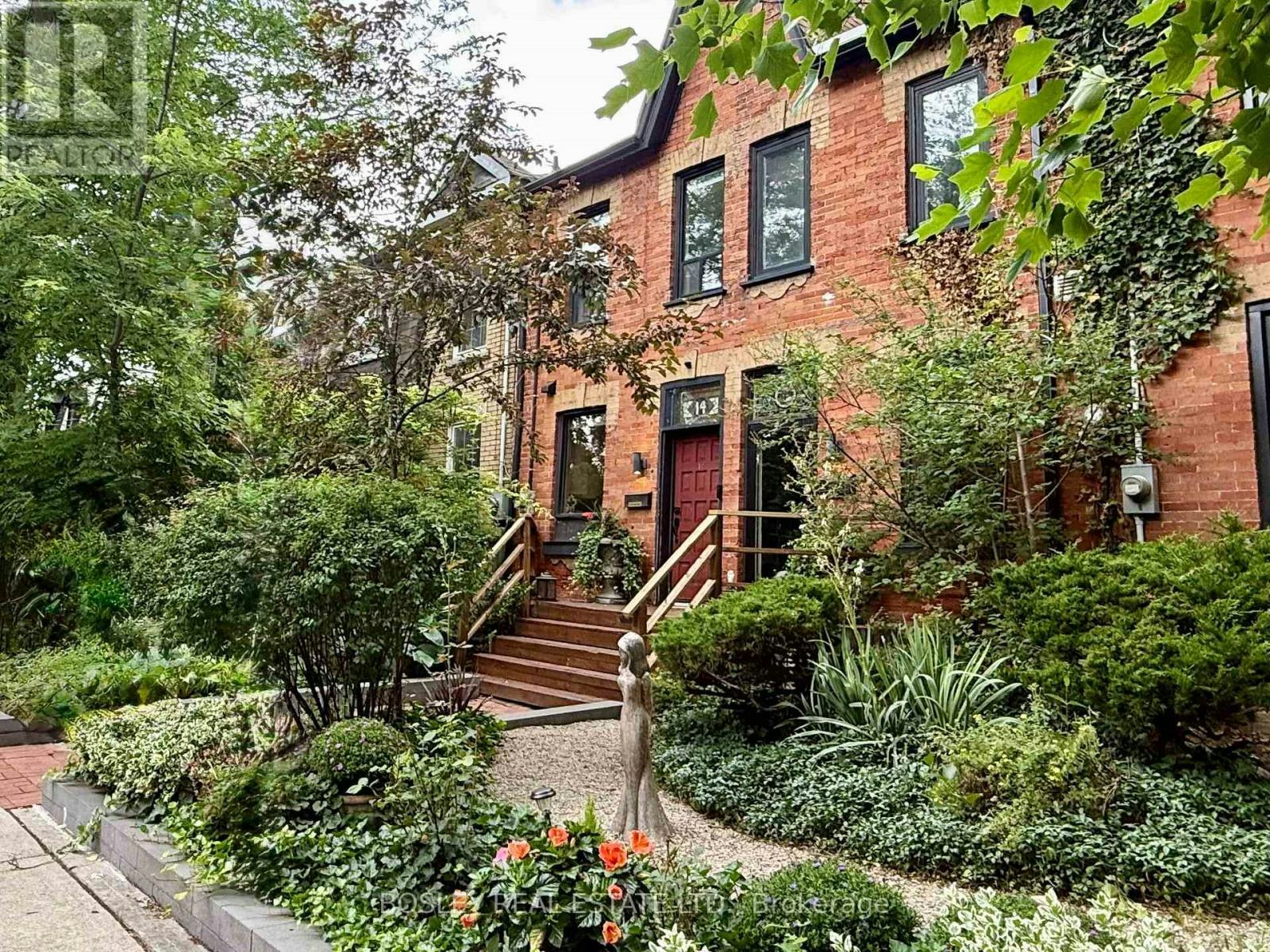 16 Blong Avenue, Toronto, ON, M4M 1P2