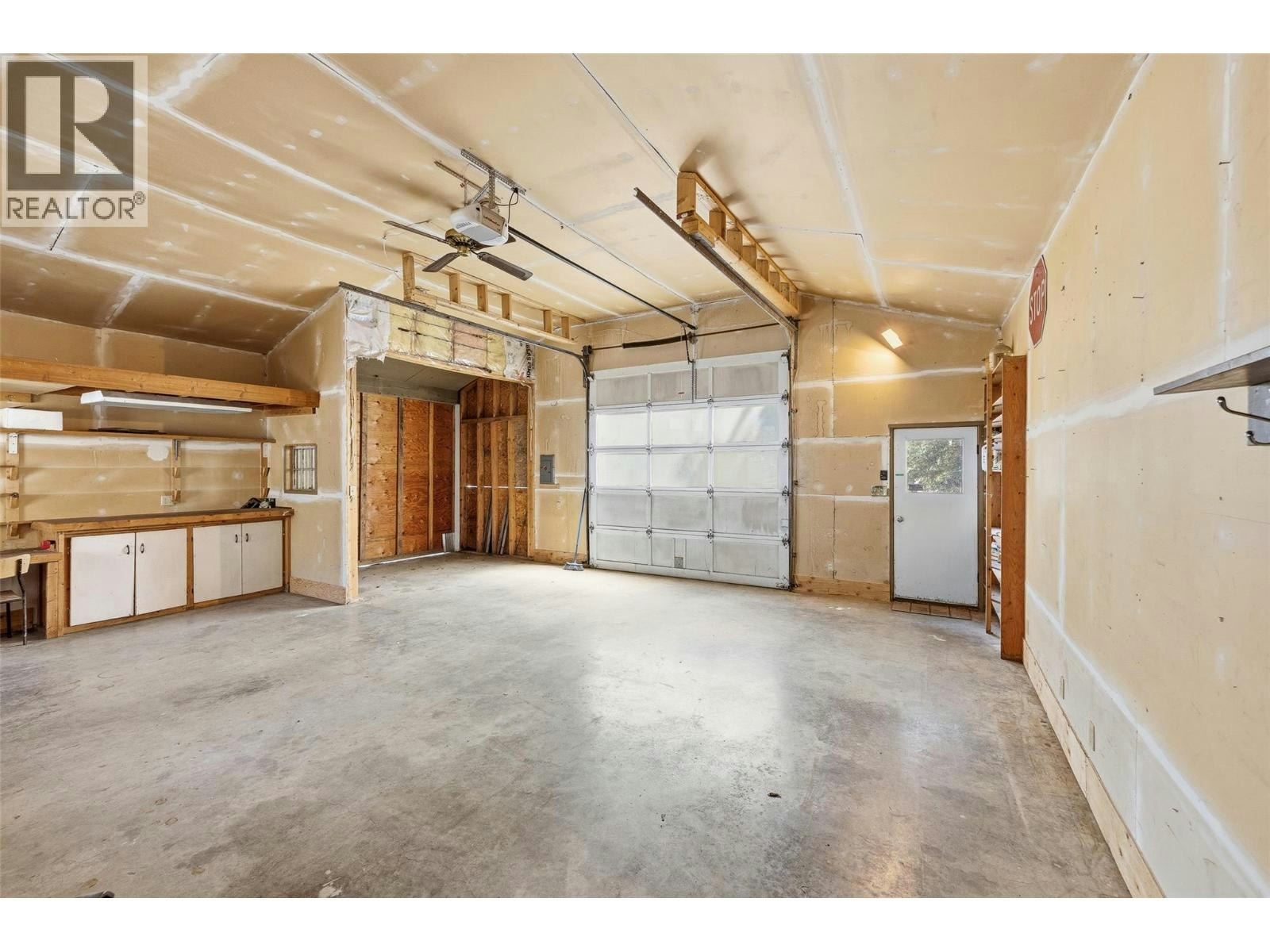 10421 Warren Road, Coldstream, BC, V1B 3C5 - 42
