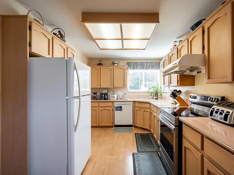 16156 94a Avenue, Surrey, BC, V4N 3A2 - 11