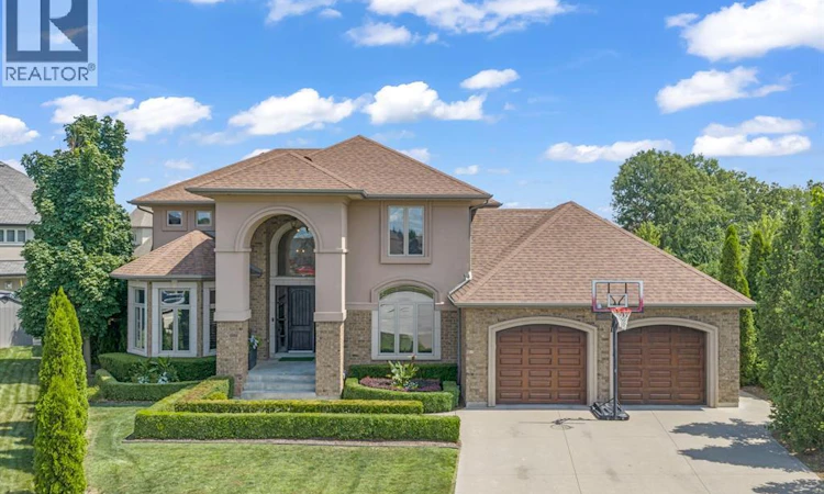 1060 Woodland Crescent