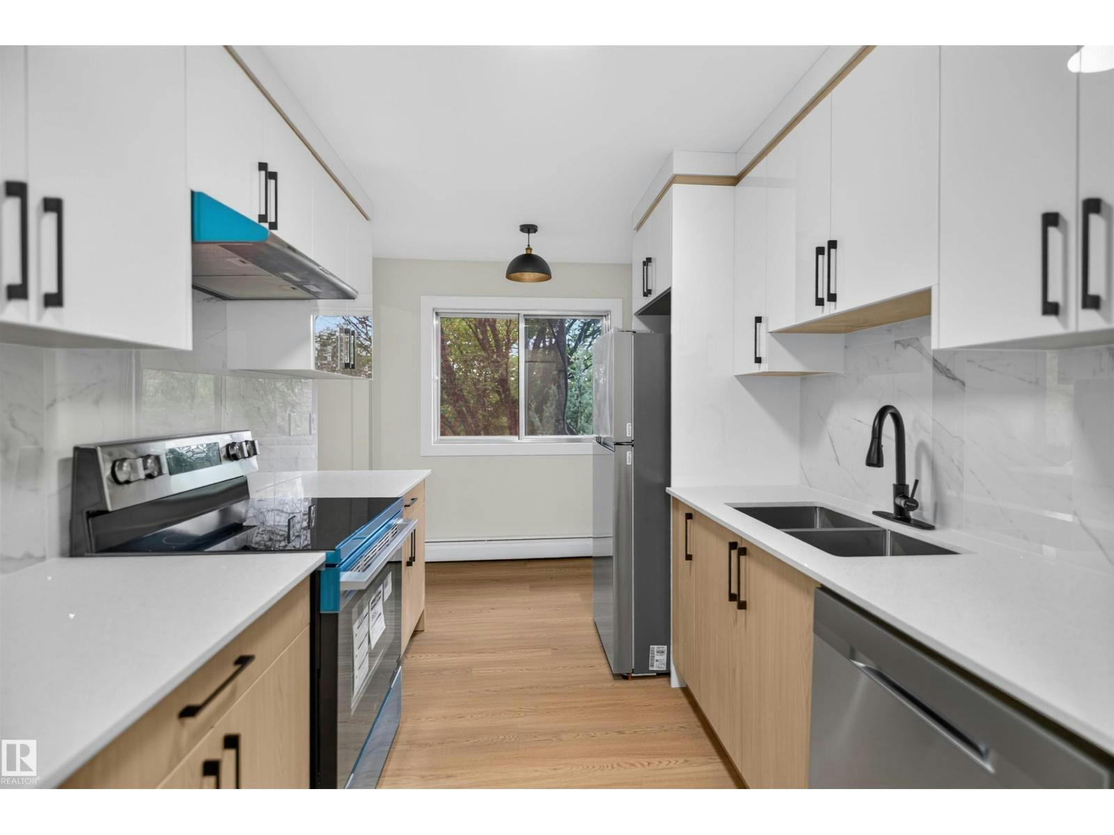 305-11907 81 Street NW, Edmonton, AB, T5B 2S7