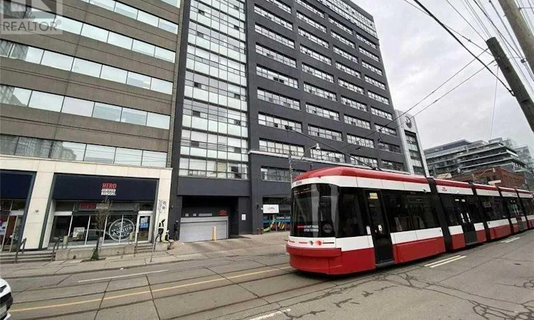 519-700 King Street W
